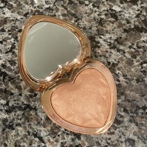 Too Faced highlighter ✨✨